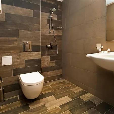 Expo Hotel 3*