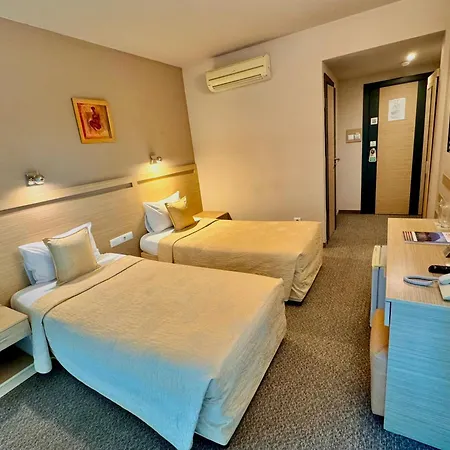 Expo Hotel 3*
