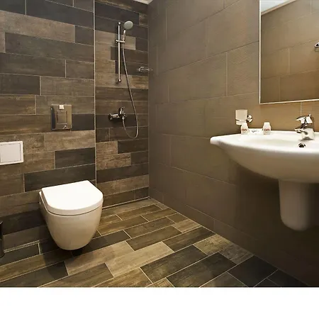 Expo Hotel 3*