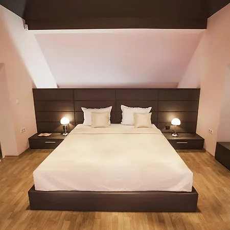 Expo Hotel 3*